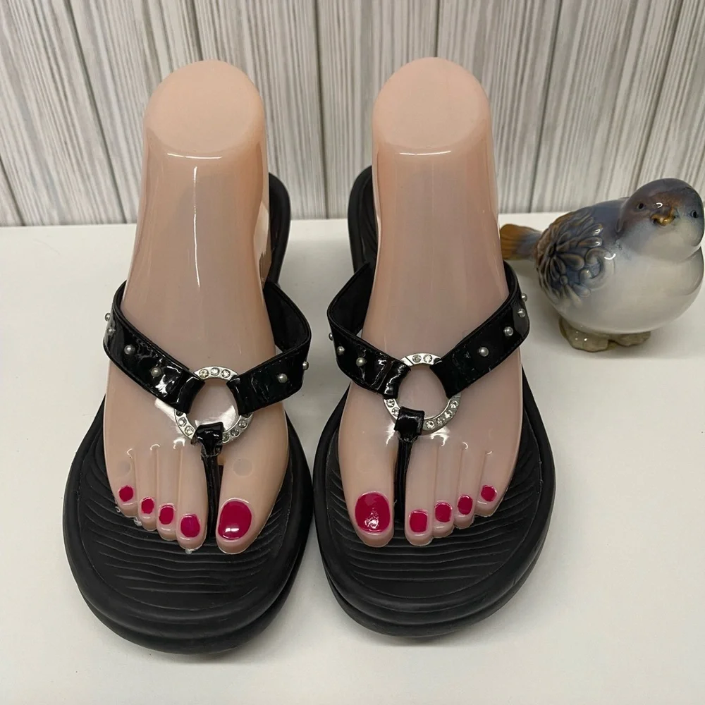 Women’s Sketchers Black Wedge Sandals Size 9. Cute details on shoes, see images. - Picture 1 of 5